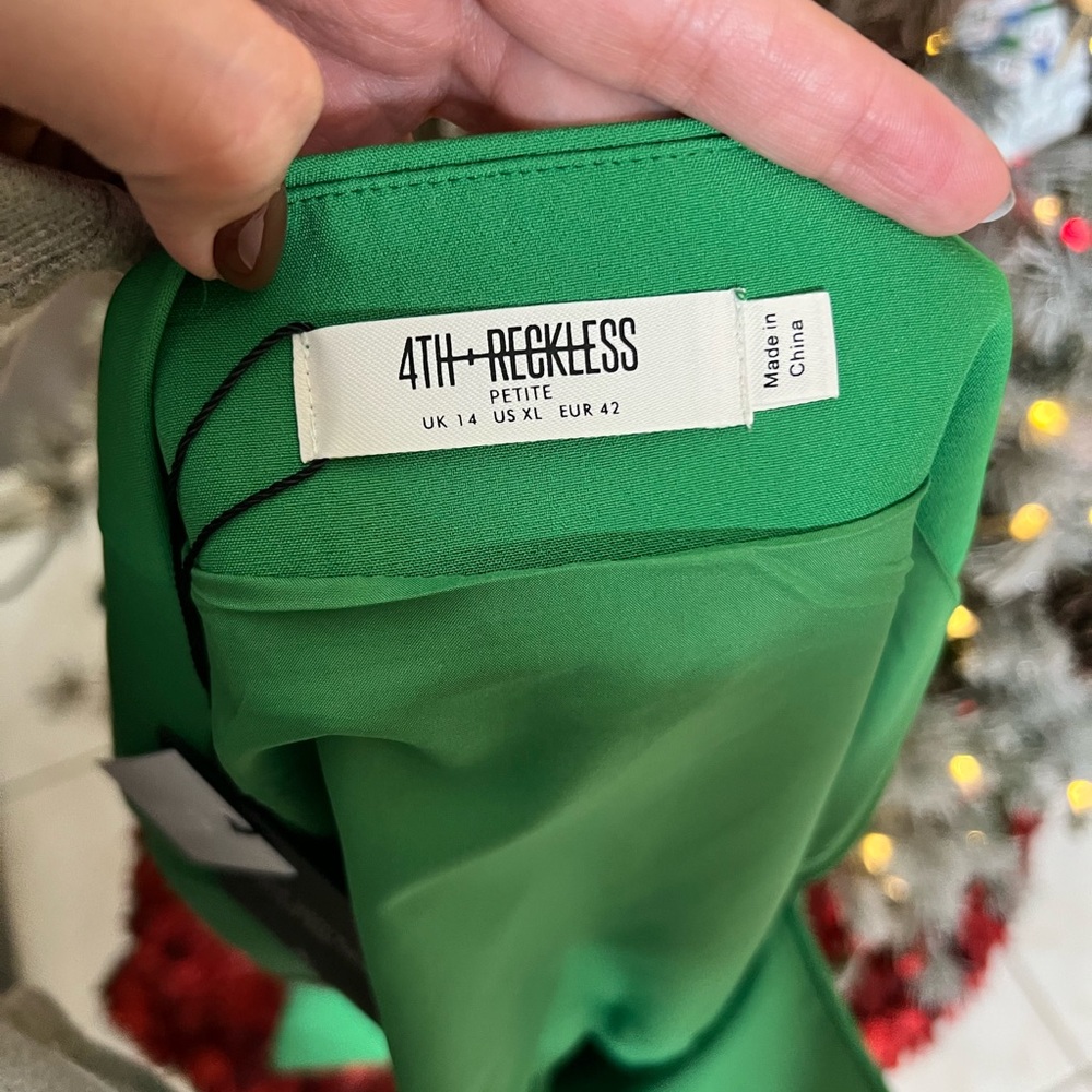 4th & Reckless Petite exclusive mini skirt with embellishment detail in green - Picture 2 of 5